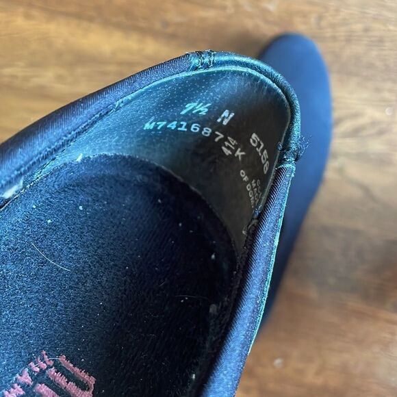 Munro black cloth slip on loafers with shock absorbing heels - Picture 6 of 8